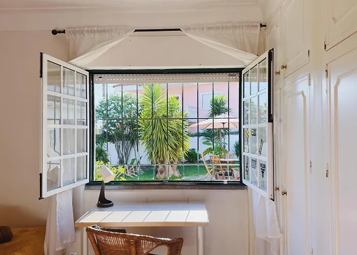 Coastal Garden Paradise Retreat- 6 Min From The