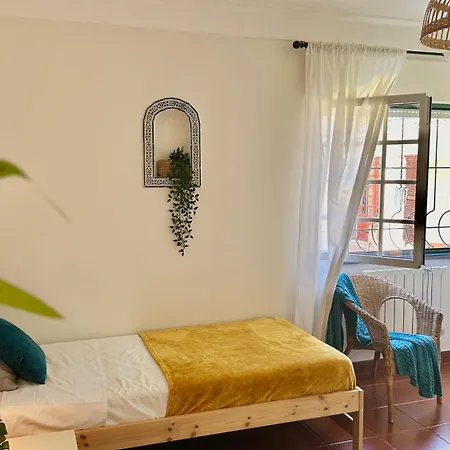 Coastal Garden Paradise Retreat- 6 Min From The