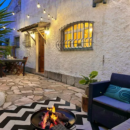 Guest house Coastal Garden Paradise Retreat- 6 Min From The *