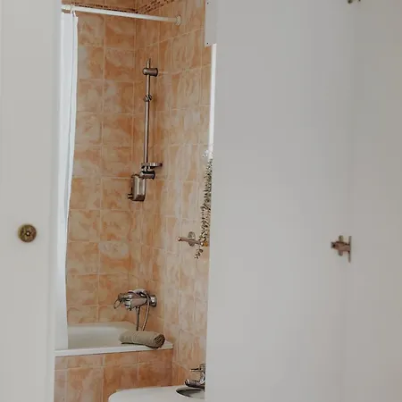 Coastal Garden Paradise Retreat- 6 Min From The