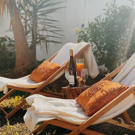 Coastal Garden Paradise Retreat- 6 Min From The