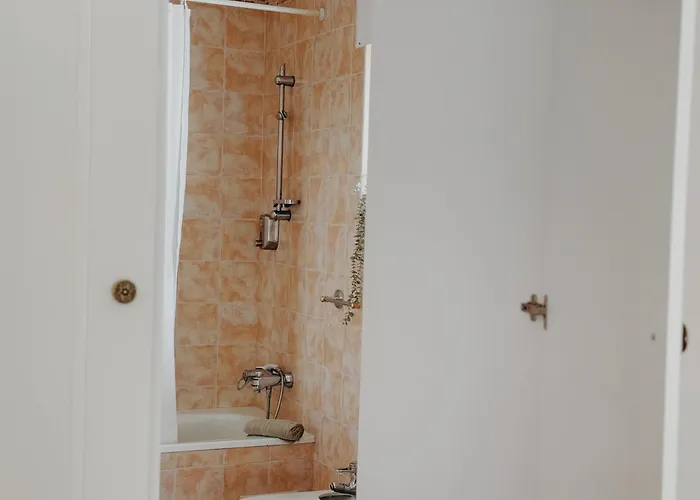 Coastal Garden Paradise Retreat- 6 Min From The